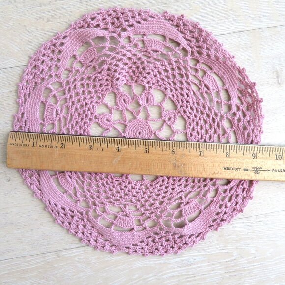 Vintage Handmade Mauve Pink Crocheted Doily 9" Round Lace Table Decoration - Picture 4 of 7